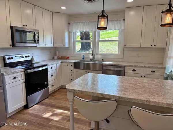 $420,000 | 573 Patterson Road, Harrogate, TN 37752