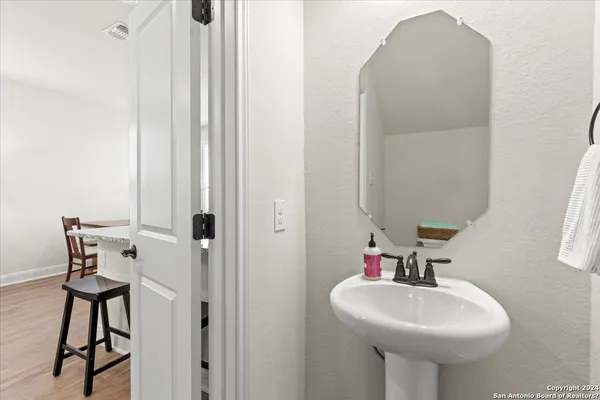 $1,725 | 13710 Enzo Gate, Unit 102, San Antonio, TX 78253