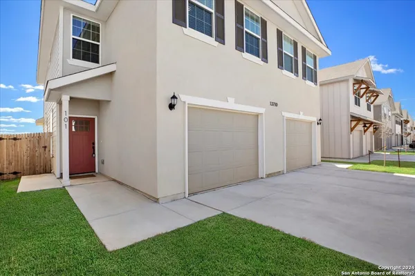 $1,725 | 13710 Enzo Gate, Unit 102, San Antonio, TX 78253