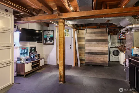 $1,100,000 | 43 West Etruria Street, Seattle, WA 98119
