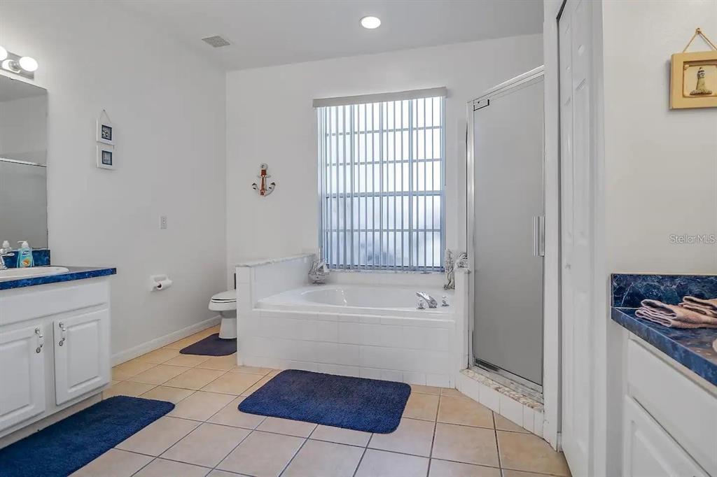 344 Grosvenor Loop Davenport, FL 33897 - Photo 15 of 27 a bathroom with a sink toilet and bathtub