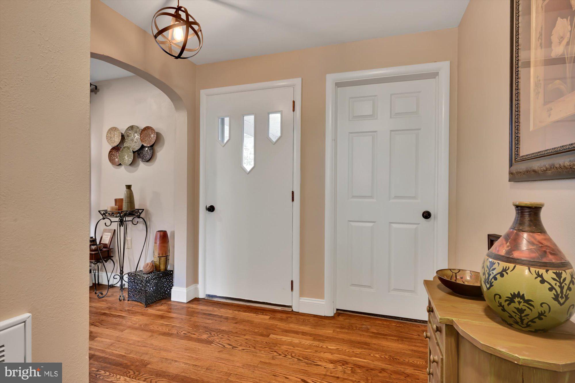 4053 River Road Middletown, PA 17057 - Photo 3 of 31 Foyer