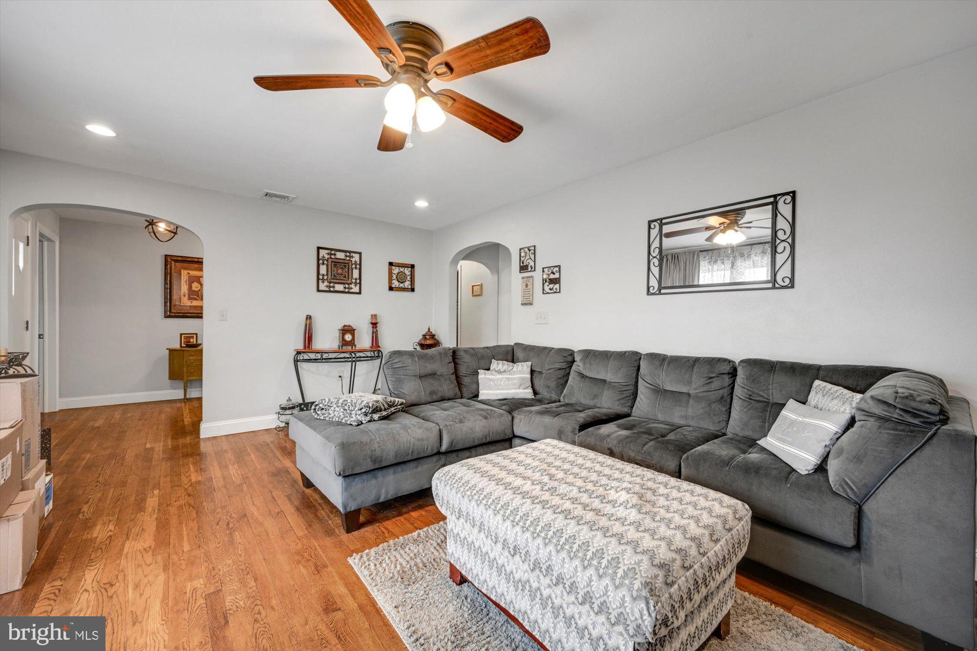 4053 River Road Middletown, PA 17057 - Photo 7 of 31 Living Room