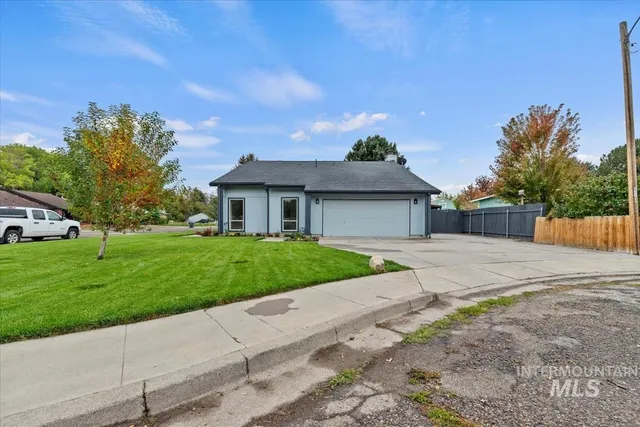 $344,900 | 1325 Amber Drive, Mountain Home, ID 83647