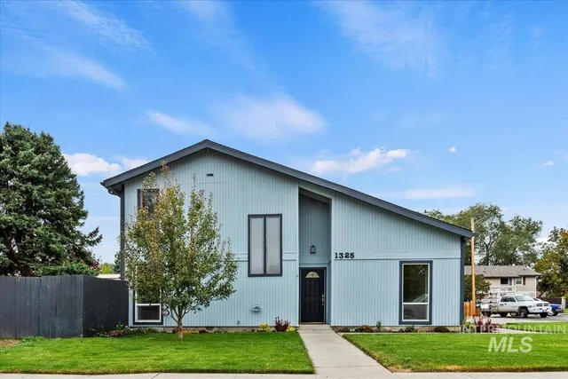 $344,900 | 1325 Amber Drive, Mountain Home, ID 83647
