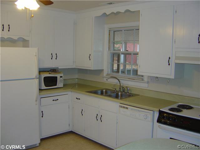 10240 Greglynn Road North Chesterfield, VA 23236 - Photo 6 of 15 Kitchen - View 2