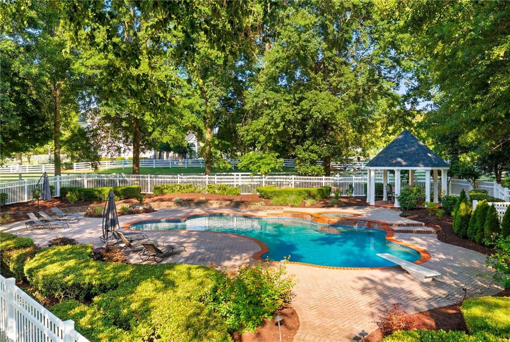 555 Tullamore Way Milton, GA 30004 - Photo 2 of 33