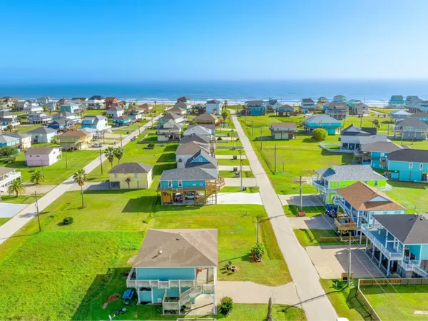 $3,274 | 986 Bahama Drive, Port Bolivar, TX 77650