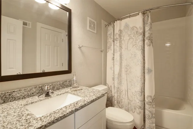 $1,345 | 8787 Hammerly Boulevard, Unit 325, Houston, TX 77080