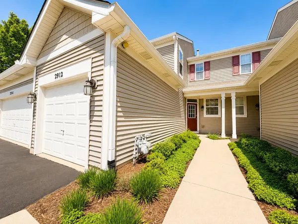 $2,690 | 2912 White Thorn Circle, Naperville, IL 60564