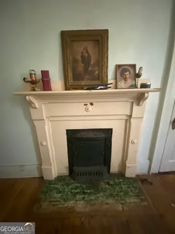 a view of entryway with a rug