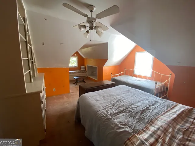 a view of yard with tree