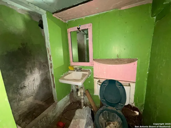 $63,000 | 2206 Smith Street, Laredo, TX 78046