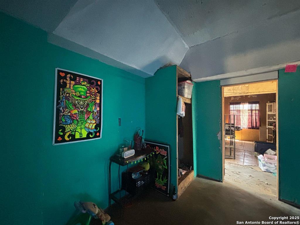 2206 Smith Street Laredo, TX 78046 - Photo 4 of 26