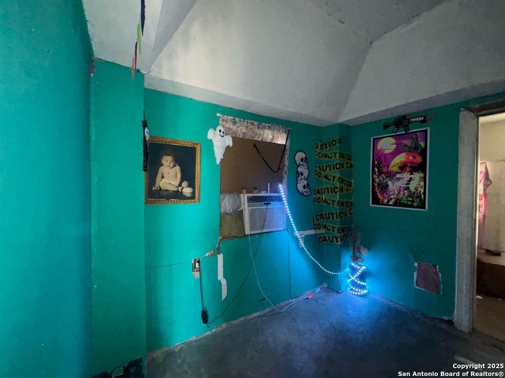 2206 Smith Street Laredo, TX 78046 - Photo 5 of 26