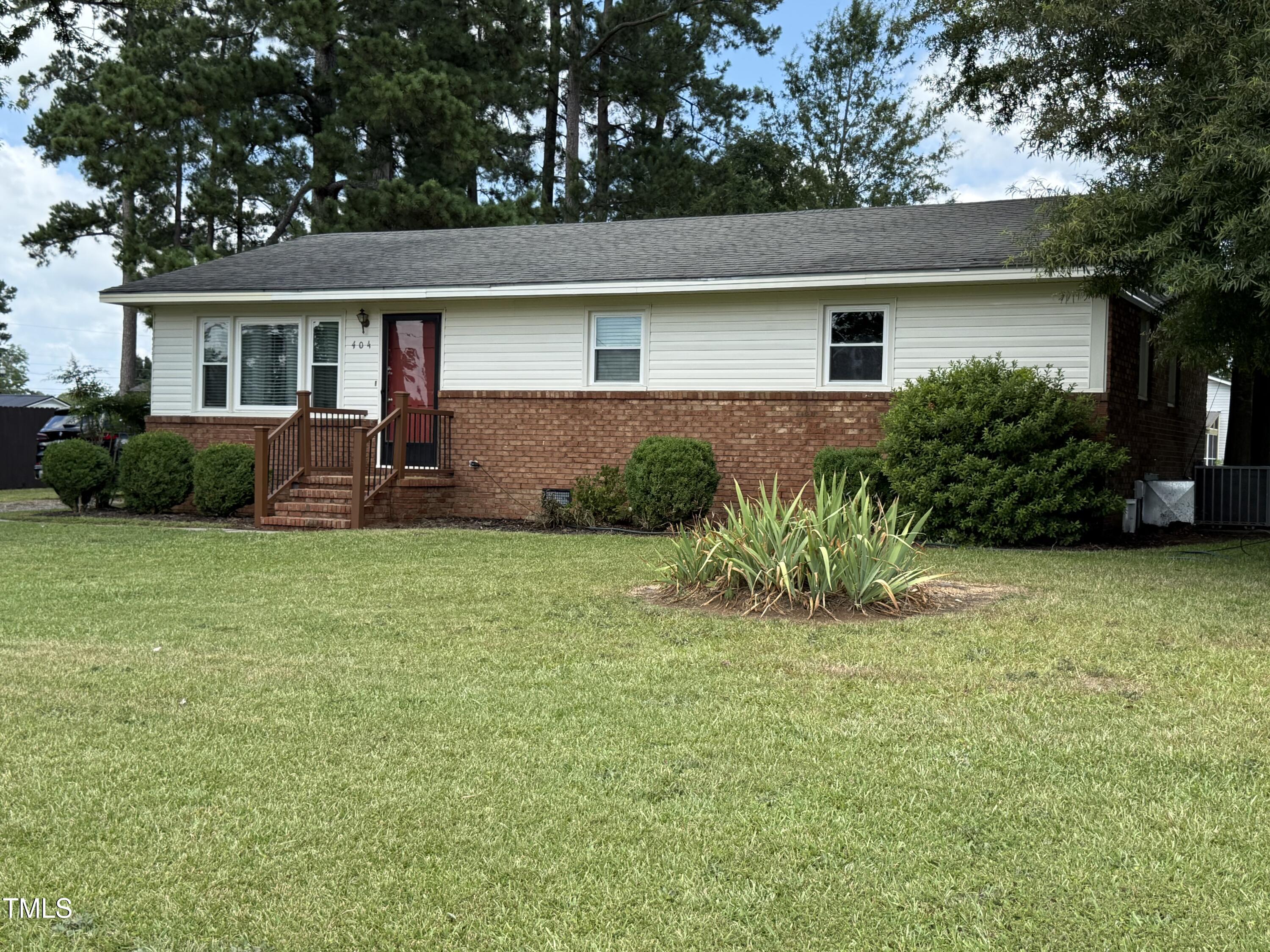 404 West A Street Erwin, NC 28339 - Photo 3 of 44 IMG_3283