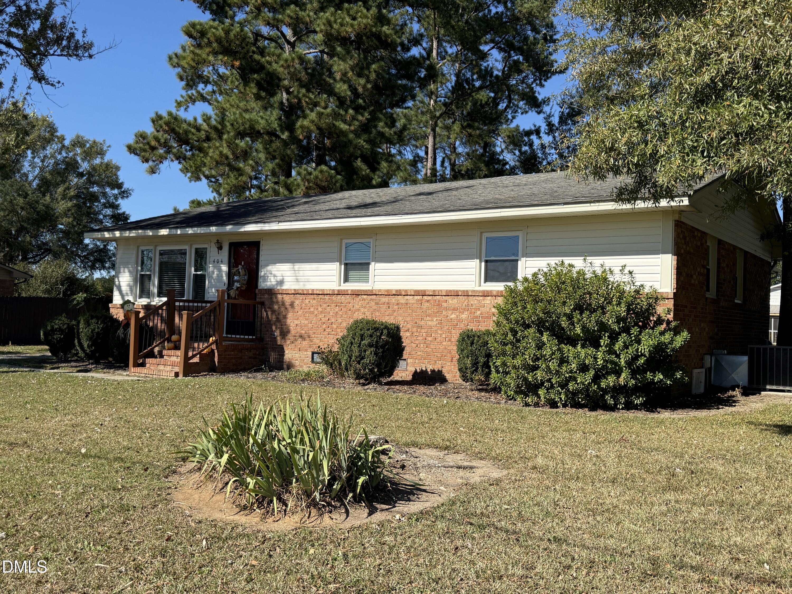 404 West A Street Erwin, NC 28339 - Photo 5 of 44 IMG_4202