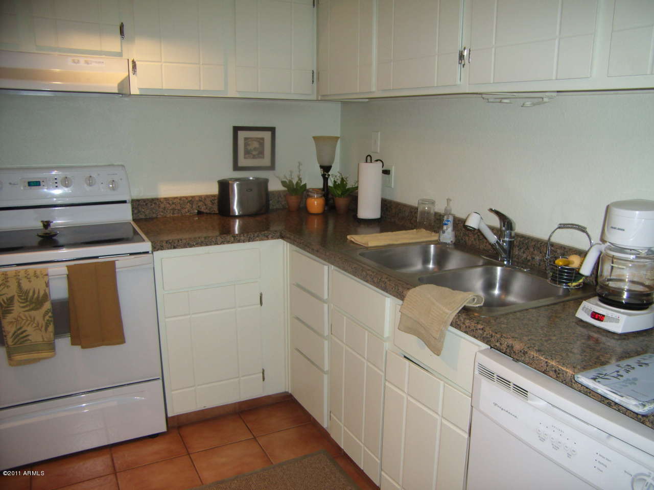 4201 East Camelback Road, Unit 19 Phoenix, AZ 85018 - Photo 9 of 27 KITCHEN