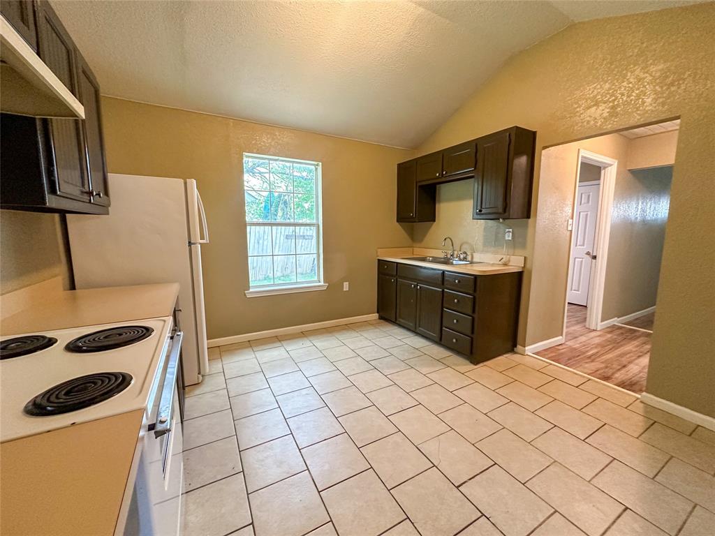 943 North Border Street Cleburne, TX 76031 - Photo 11 of 14