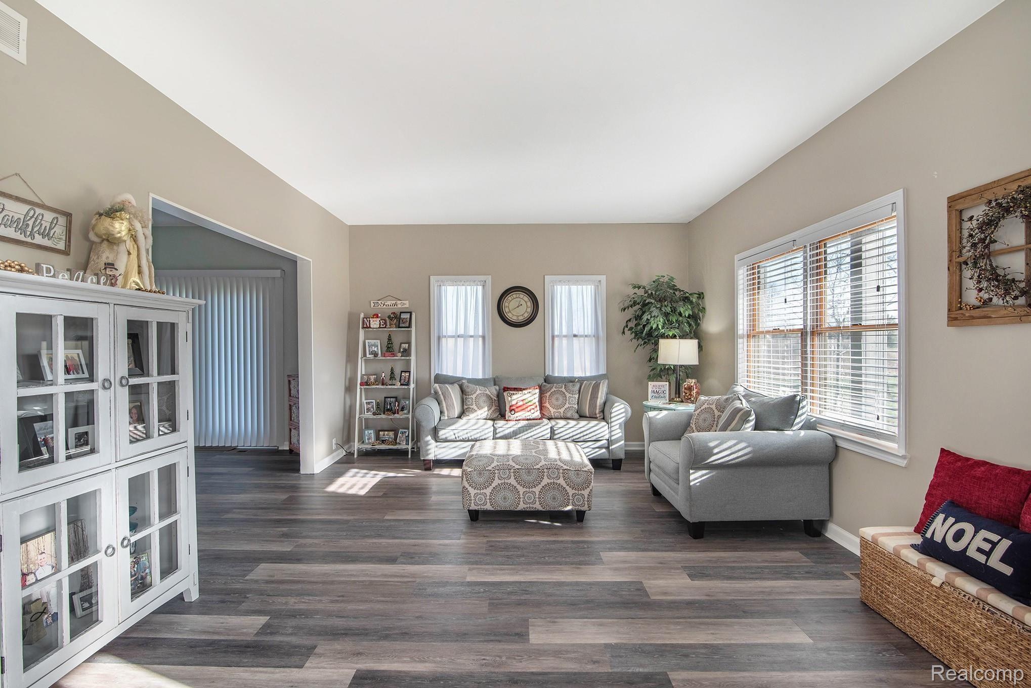 5380 Coldwater Road Flint, MI 48504 - Photo 7 of 52 Coldwater (2).jpg