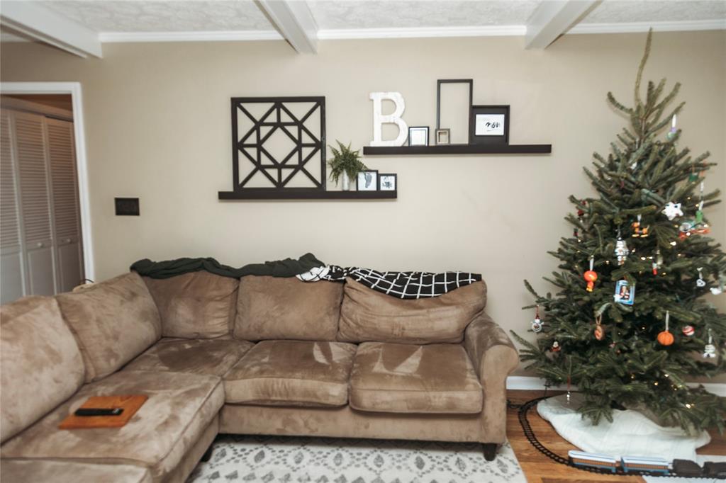 408 Leaning Tree Road Greenwood, IN 46142 - Photo 11 of 25 Gallery Image 11