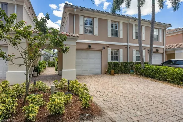 $389,900 | 5429 Cove Circle, Unit 109, Naples, FL 34119