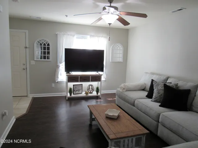 $1,225 | 132 Greenford Place, Jacksonville, NC 28540