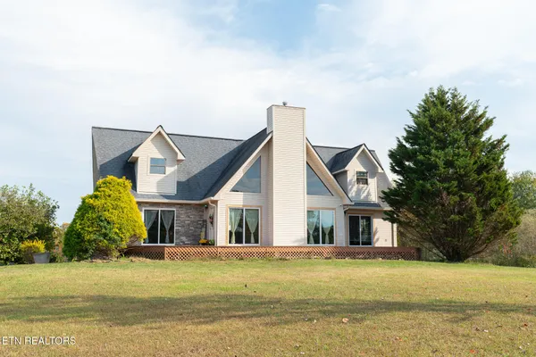 $749,900 | 3767 Phillips Flats Road, Oneida, TN 37841