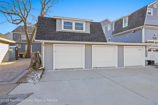 a view of a house with garage