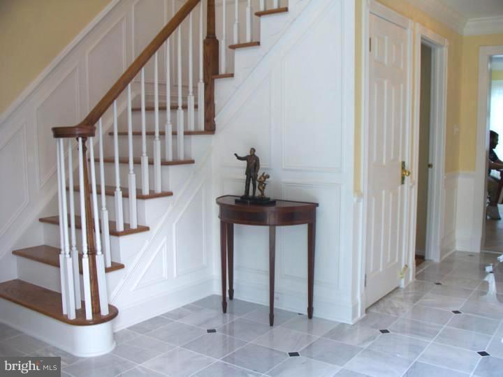 119 Columbus Jobstown Road Columbus, NJ 08022 - Photo 2 of 25 Foyer