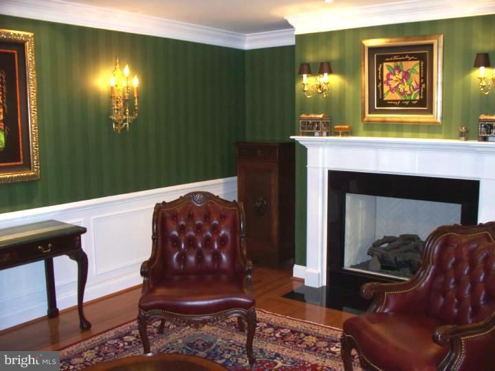 119 Columbus Jobstown Road Columbus, NJ 08022 - Photo 4 of 25 Living Room