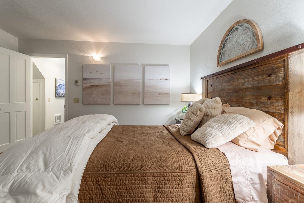 384 Joaquin Road, Unit 38 Mammoth Lakes, CA 93546 - Photo 18 of 30 a bedroom with a bed and a mirror