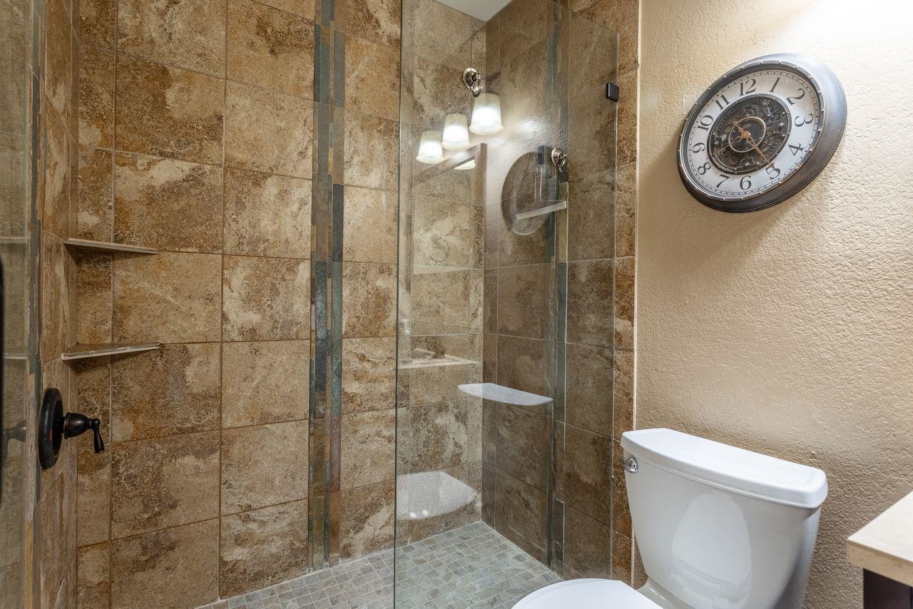 384 Joaquin Road, Unit 38 Mammoth Lakes, CA 93546 - Photo 21 of 30 a bathroom with a toilet and a sink