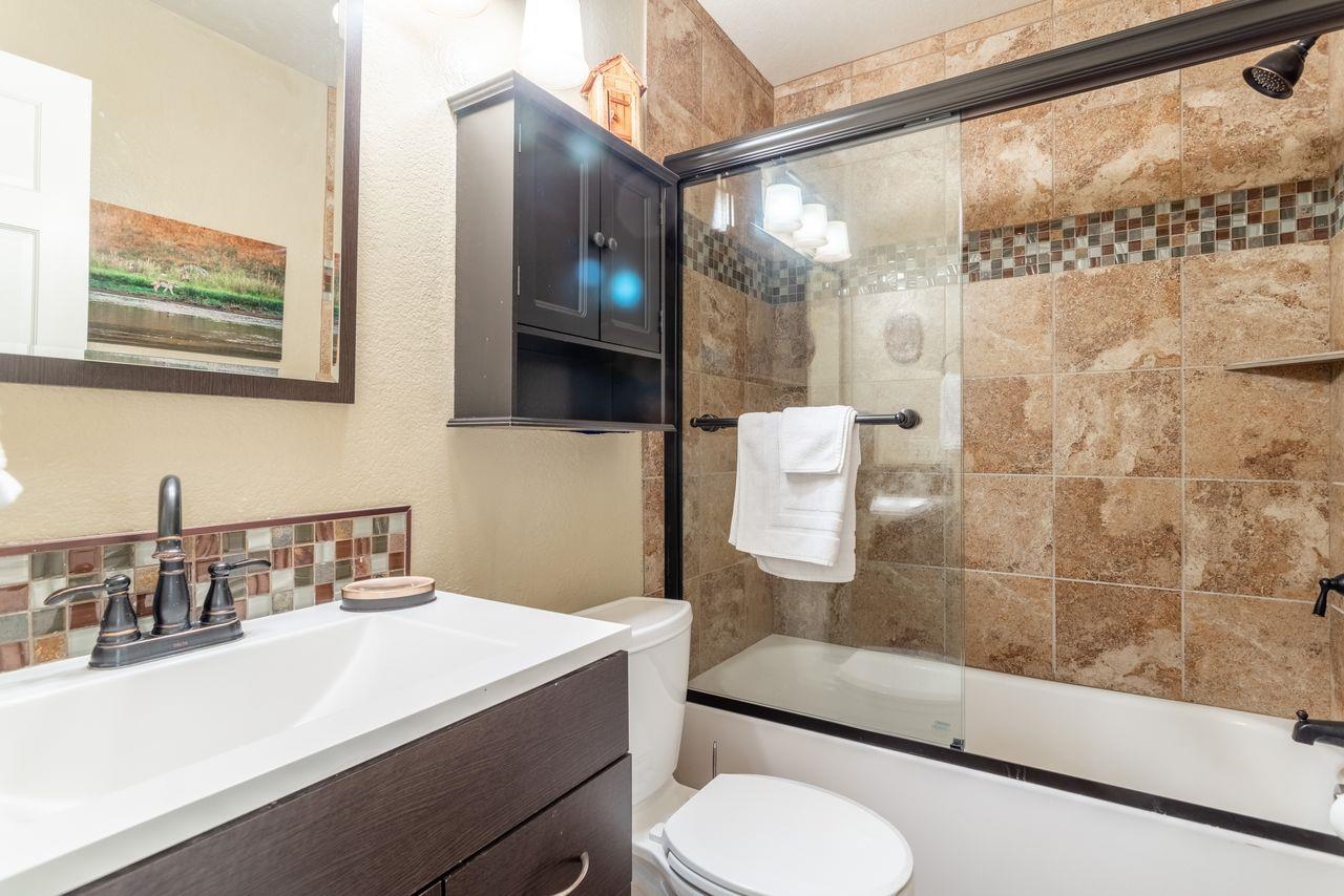 384 Joaquin Road, Unit 38 Mammoth Lakes, CA 93546 - Photo 23 of 30 a bathroom with a sink toilet and shower