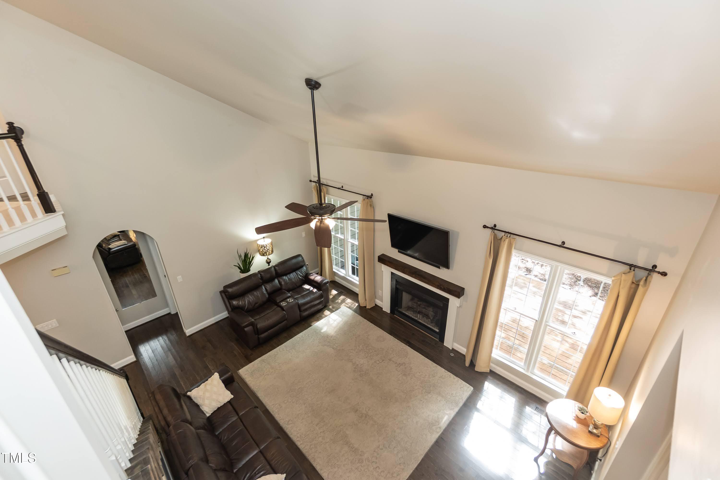5609 Barham Court Raleigh, NC 27613 - Photo 17 of 40 Living 05
