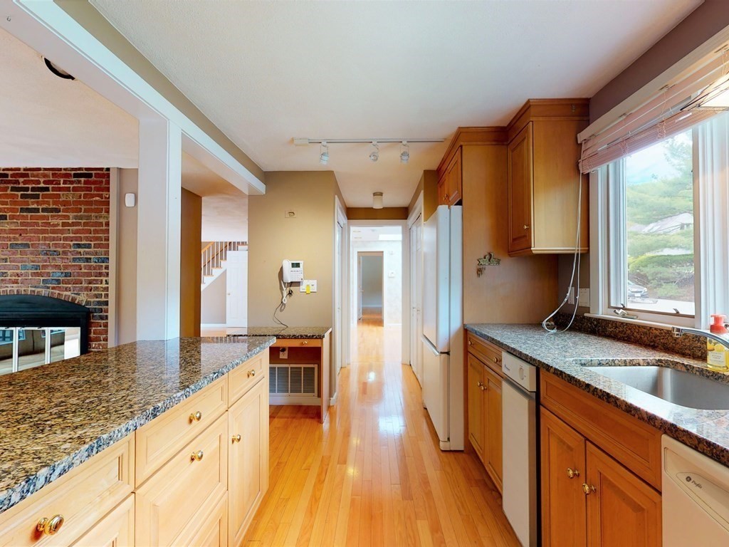 61 Potter Pond, Unit 61 Lexington, MA 02421 - Photo 11 of 39 Gallery Image 11
