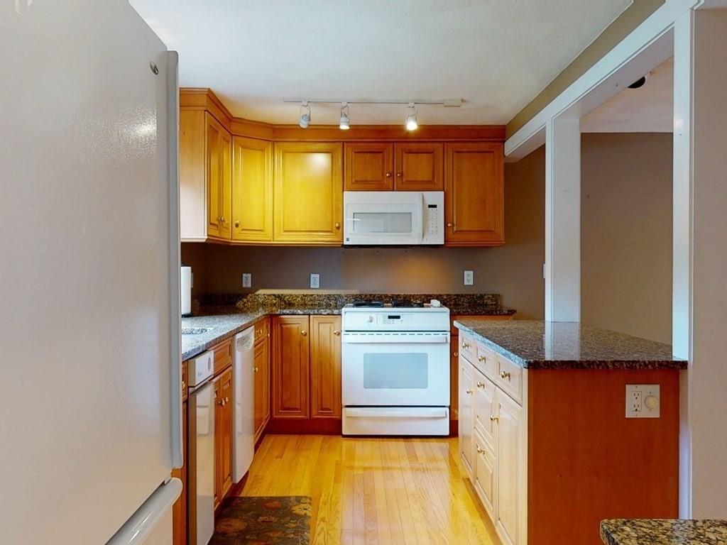 61 Potter Pond, Unit 61 Lexington, MA 02421 - Photo 8 of 39 Gallery Image 8