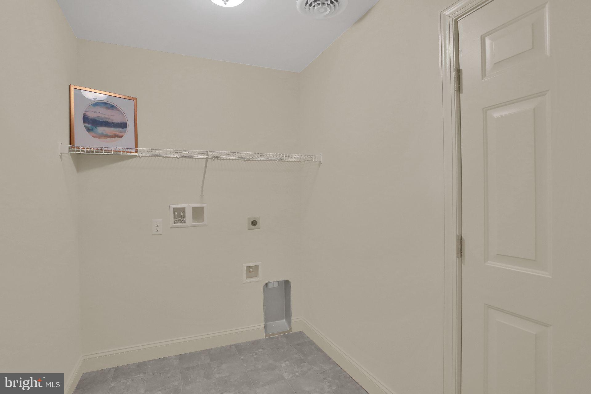 204 Eagle Road Dillsburg, PA 17019 - Photo 29 of 48 1st floor laundry room/Mudroom