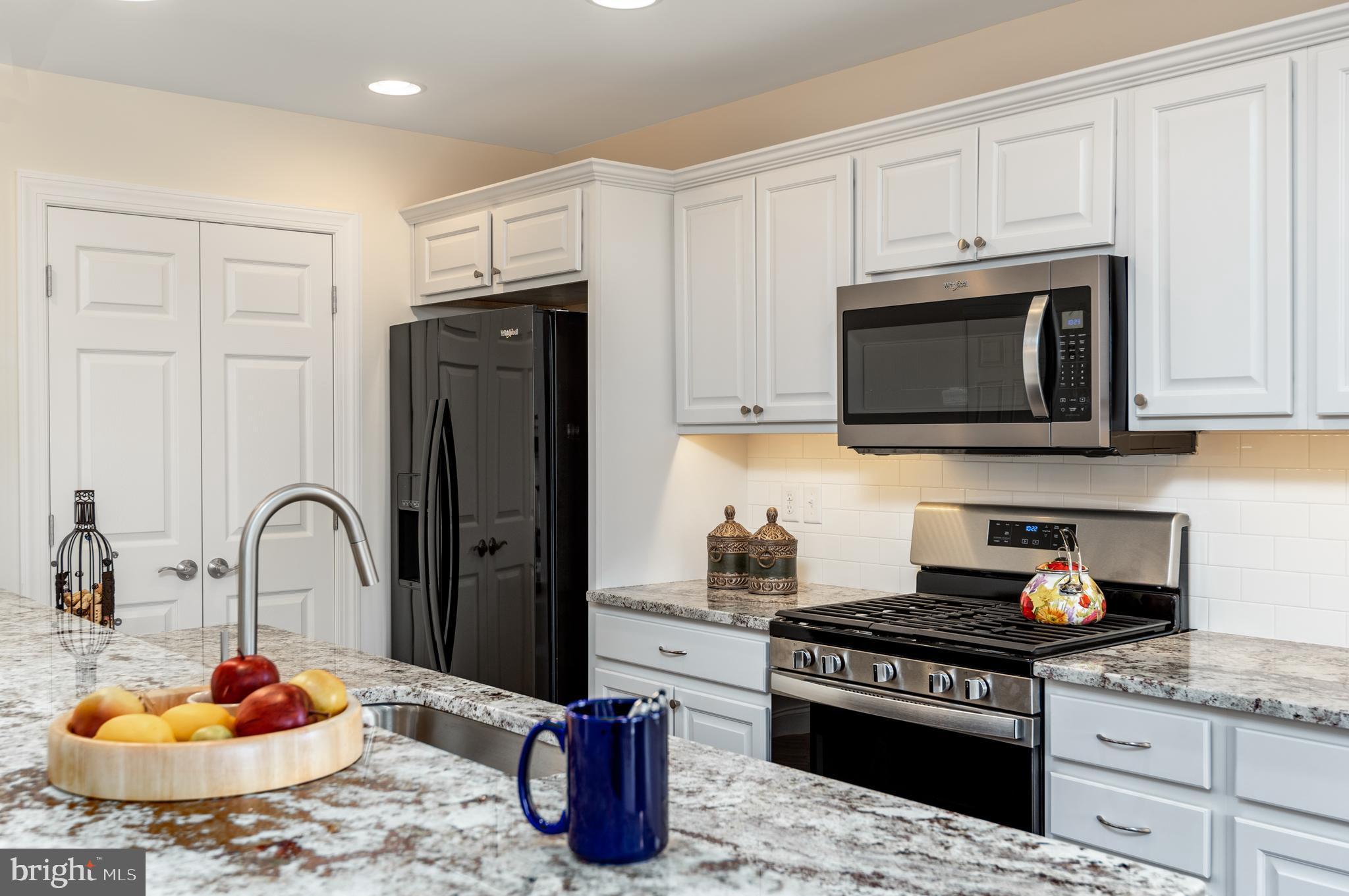 204 Eagle Road Dillsburg, PA 17019 - Photo 4 of 48 Beautiful kitchen with oversized island.