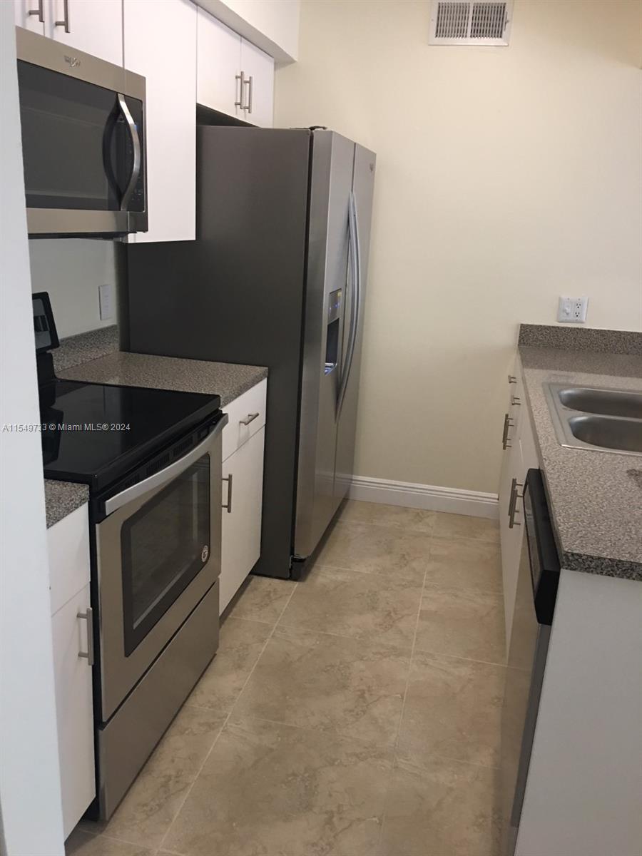 5331 Summerlin Road, Unit 3107 Fort Myers, FL 33919 - Photo 3 of 10 Gallery Image 3