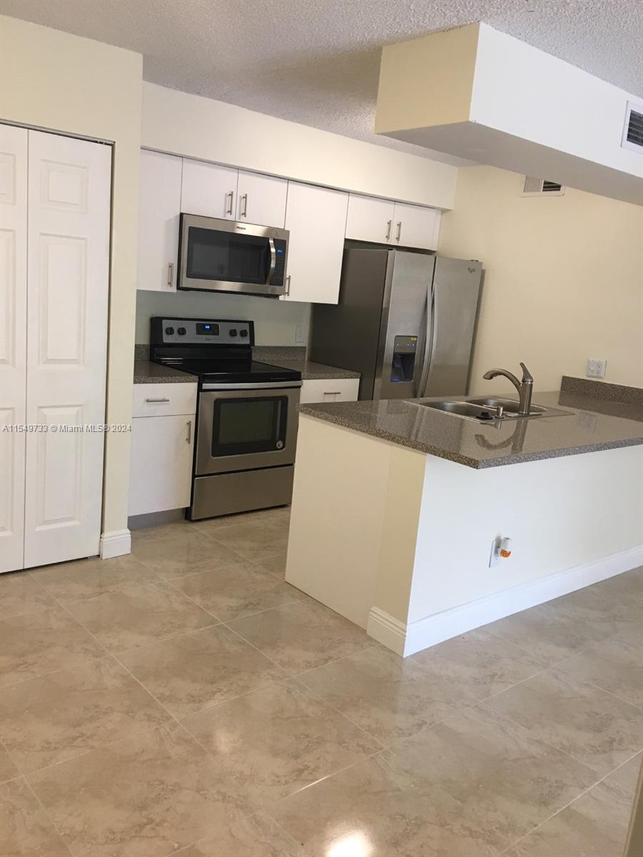 5331 Summerlin Road, Unit 3107 Fort Myers, FL 33919 - Photo 4 of 10 Gallery Image 4