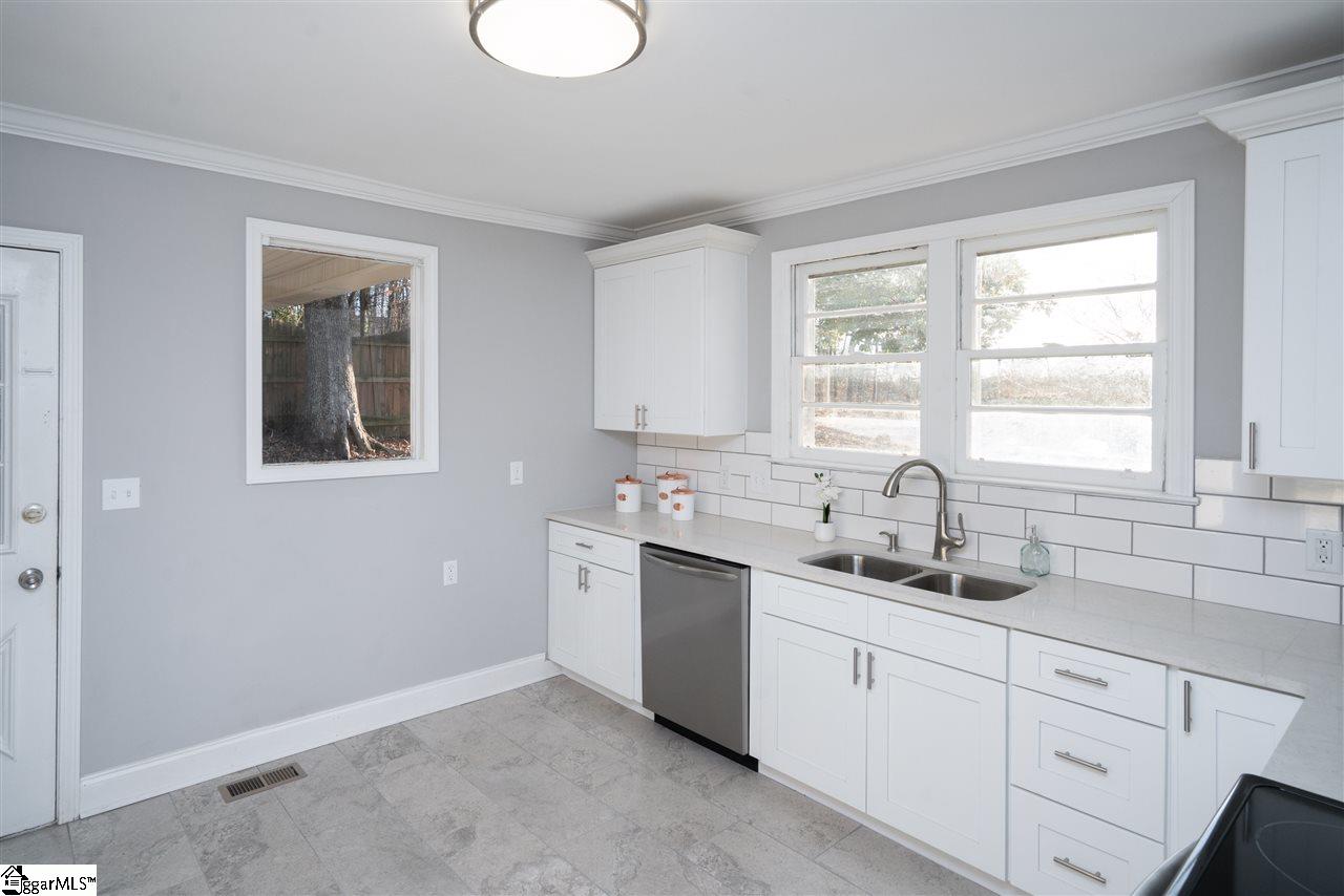 303 Scarlett Street Greenville, SC 29607 - Photo 13 of 27 Gallery Image 13