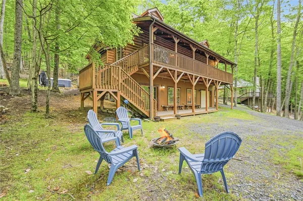 $780,000 | 113 Poplar Drive, Beech Mountain, NC 28604