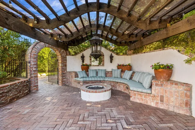 $3,050,000 | 367 Tamarisk Road, Palm Springs, CA 92262