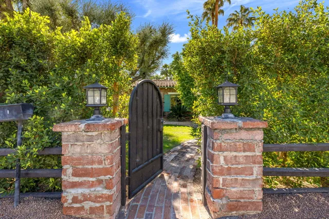 $3,050,000 | 367 Tamarisk Road, Palm Springs, CA 92262