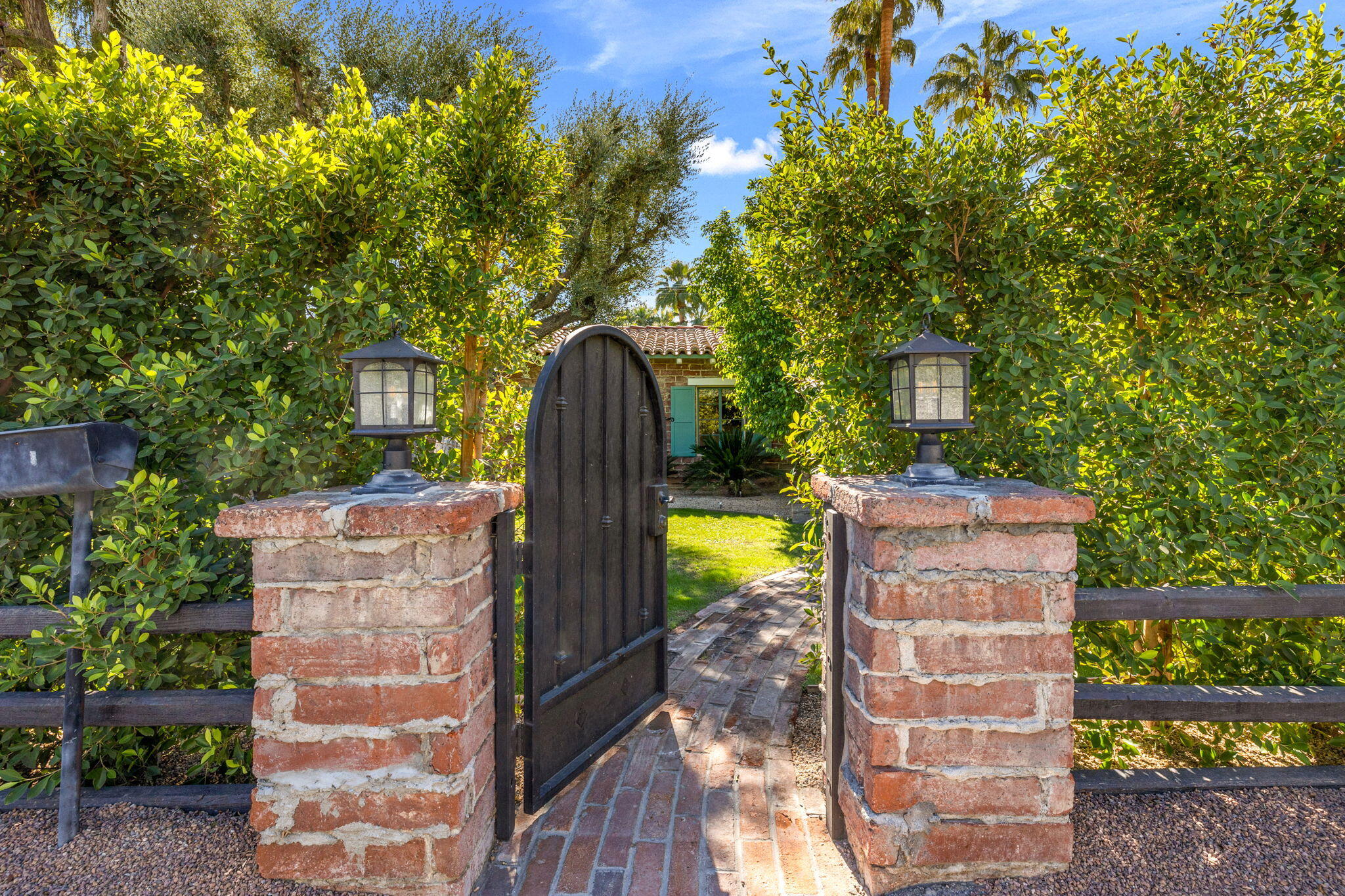 367 Tamarisk Road Palm Springs, CA 92262 - Photo 6 of 78 4-web-or-mls-AM4A8195