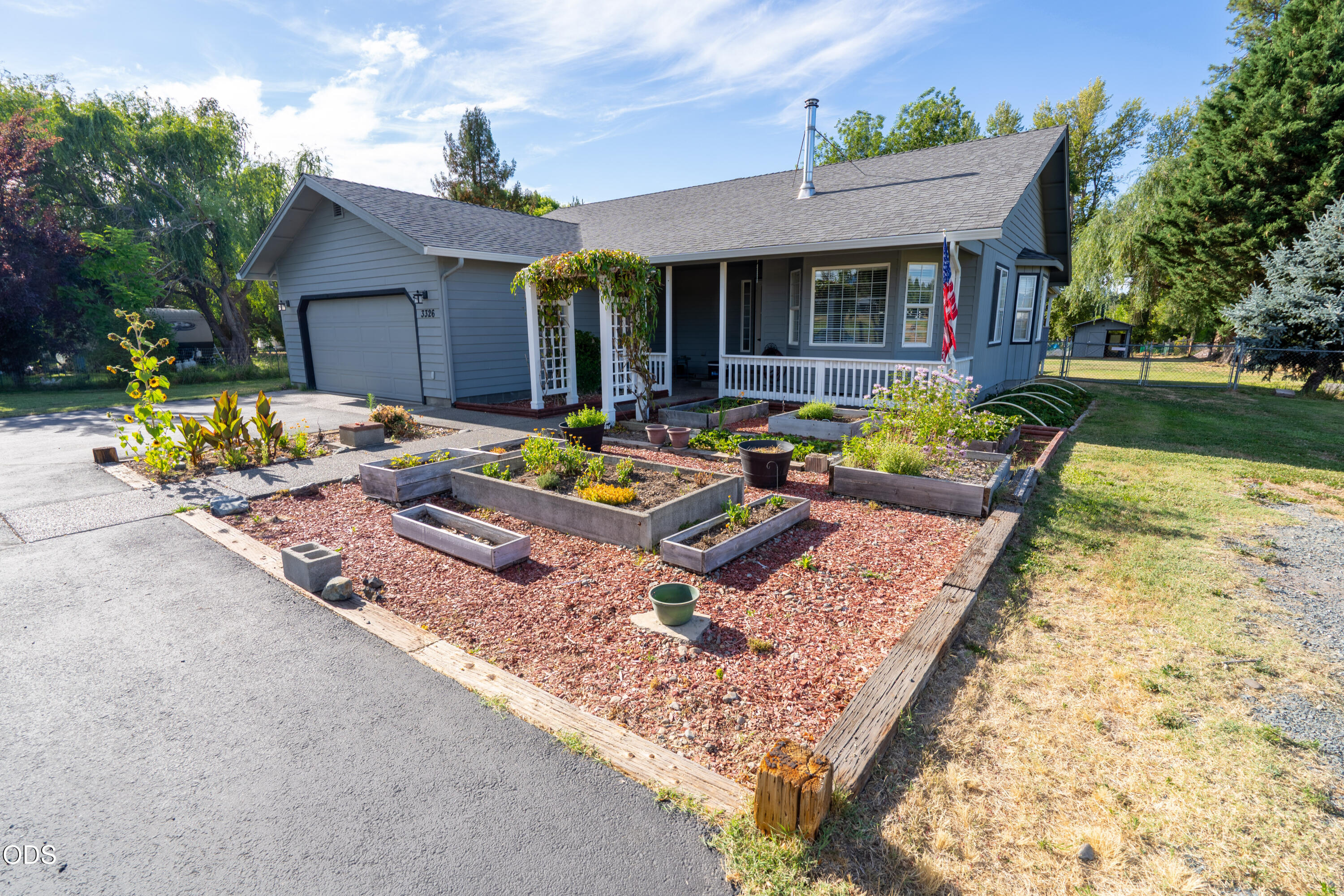 3326 Leonard Road Grants Pass, OR 97527 - Photo 8 of 87
