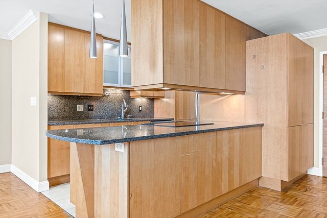 $850,000 | 357 Commercial Street, Unit 818, Boston, MA 02109