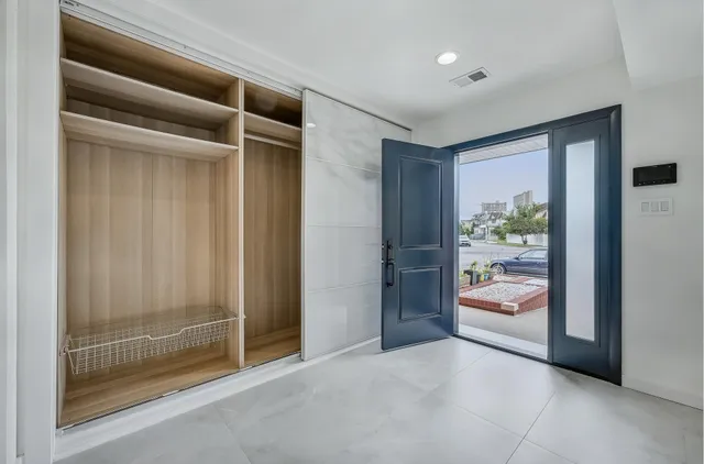 a picture of a wall with a white wall