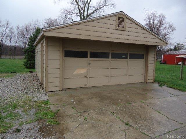 11670 Grafton Road Carleton, MI 48117 - Photo 5 of 16 DSC07225.JPG